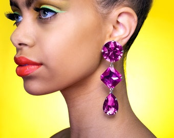 Boucles d'oreilles en cristal rose fuchsia | Clip-on également disponible | Bijoux en cristal rose | Boucles d'oreilles en pierres précieuses | Boucles d'oreilles Drag Queen