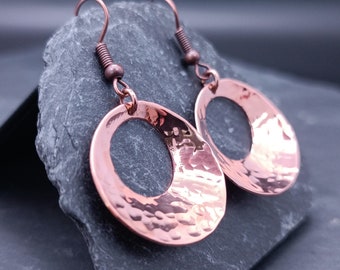 Boucles d'oreilles Éclipse (version martelées) en cuivre, boho, rondes, Boucles d’oreilles fabriquées à la main, Idée cadeau, incurvés