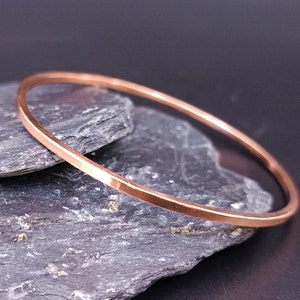 1 Jonc Bracelet in fine copper, Hammered, Light, Rustic Bracelet, square rush, classic, stackable bracelet, bracelet, copper image 1