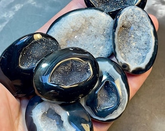 Druzy Black Onyx Palmstone