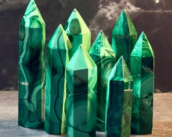 Obelisk malachitowy
