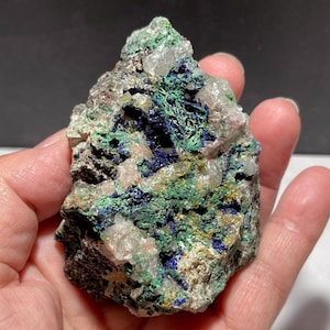 Azurite bleue avec malachite sur Matrix