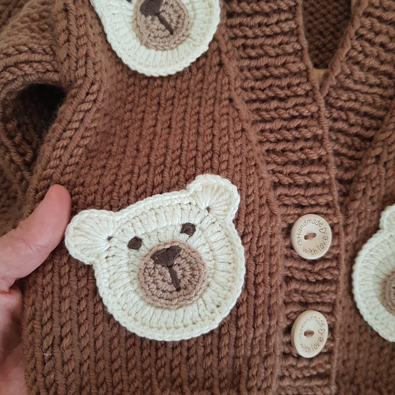 Hand gestrickte Teddybär Strickjacke, Bärchen Pullover, süße Jacke für Neugeborene, gestrickte Babykleidung, Geburtstagsgeschenk Bild 3