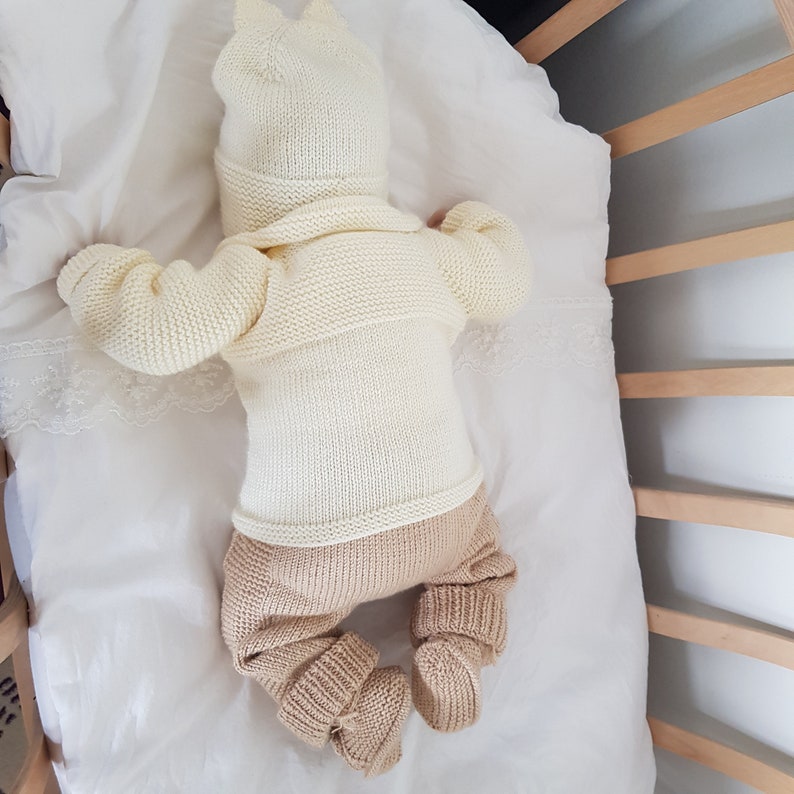 Hand Knit Newborn Outfit | Unisex Baby Clothes with Bear image 6