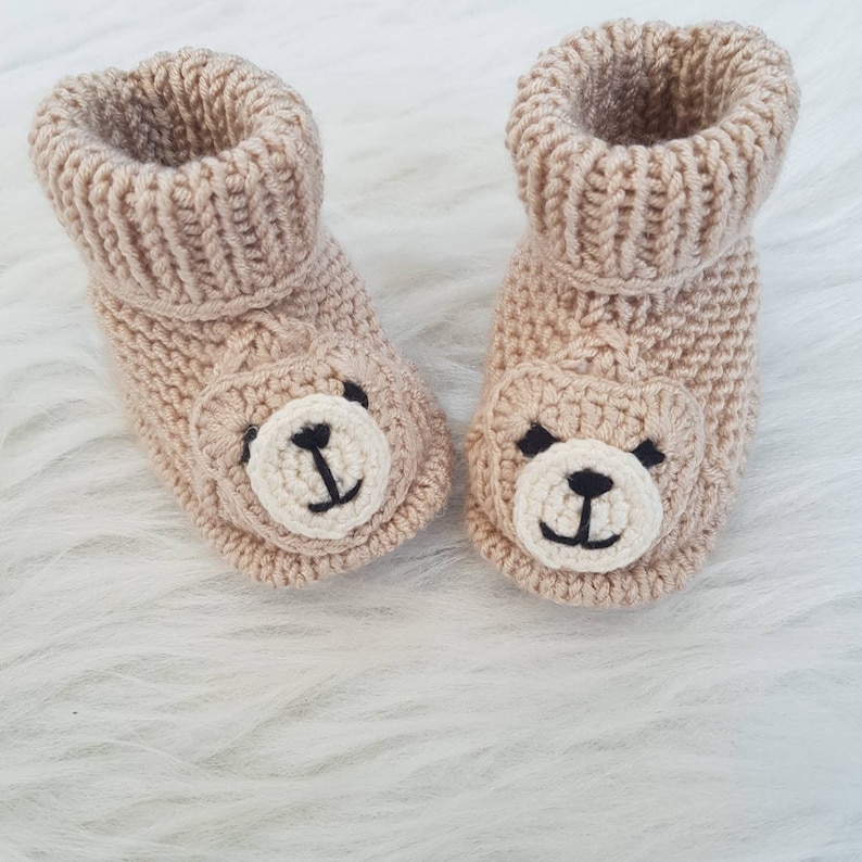 Hand Knit Newborn Outfit | Unisex Baby Clothes with Bear image 10
