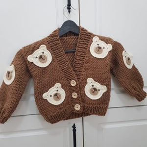 Cardigan nounours tricoté à la main, pull nounours garçon-fille, jolie veste pour nouveau-né, vêtements tricotés pour bébé, cadeau d'anniversaire image 9