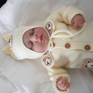 Hand Knit Newborn Outfit | Unisex Baby Clothes with Bear image 5