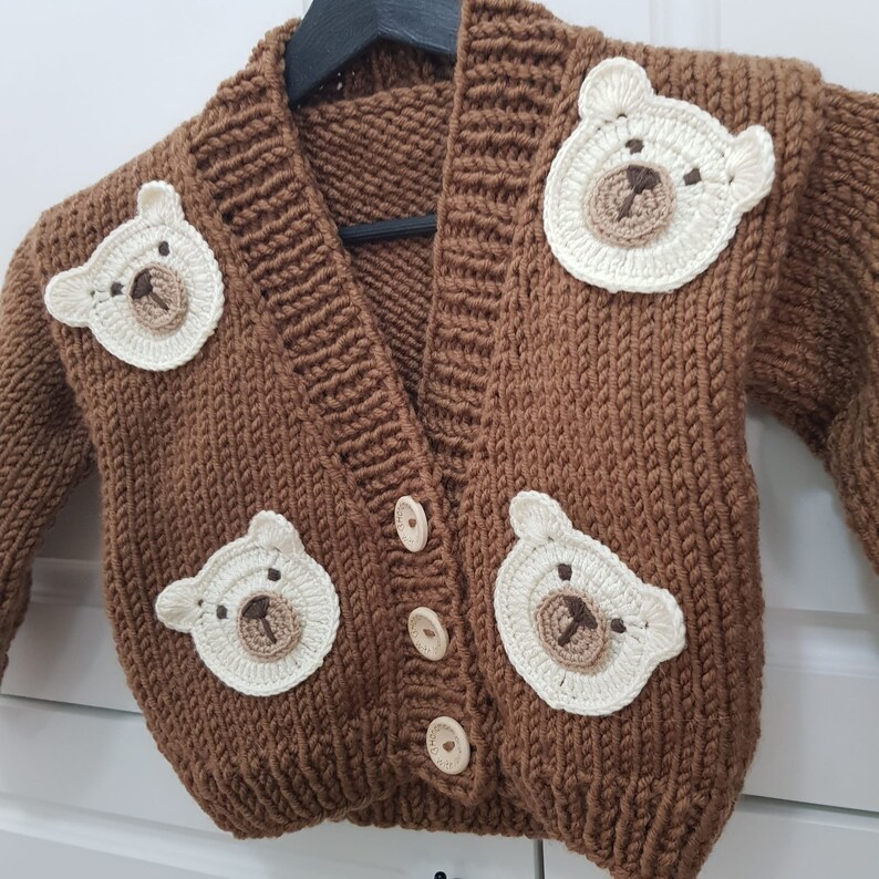 Hand gestrickte Teddybär Strickjacke, Bärchen Pullover, süße Jacke für Neugeborene, gestrickte Babykleidung, Geburtstagsgeschenk Bild 8