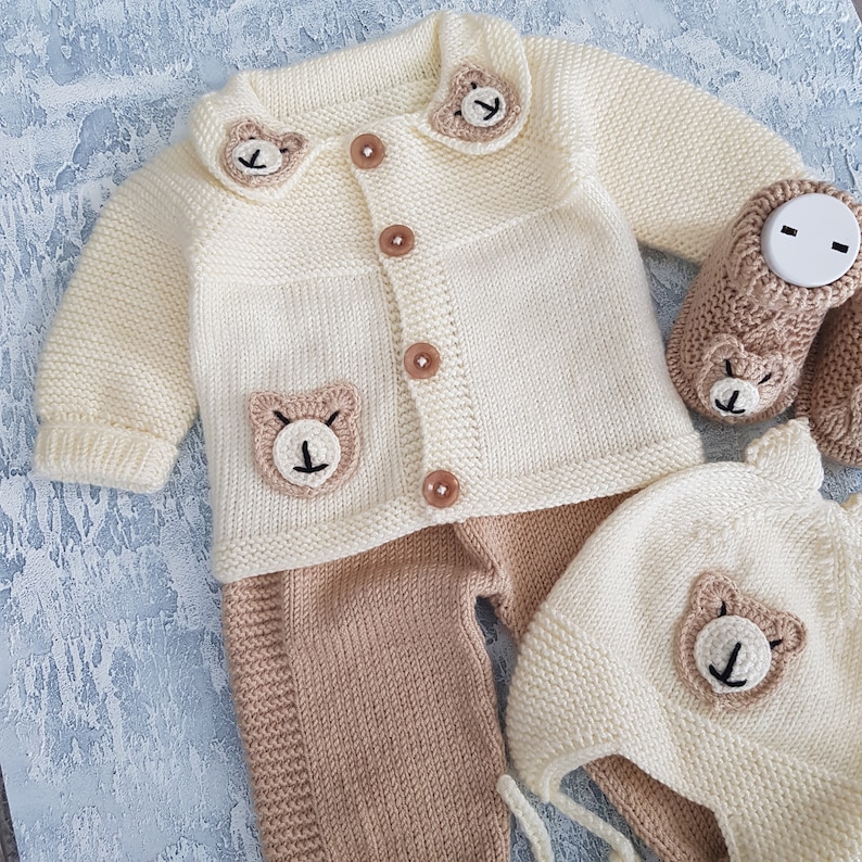 Hand Knit Newborn Outfit | Unisex Baby Clothes with Bear image 4