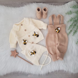 Honey Bee Knitted Baby Outfit, Bee Knit Set, Newborn Outfit, Knitted Baby Clothes, New Baby Gift, Baby Shower Gift zdjęcie 10