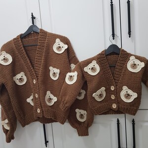 Cardigan nounours tricoté à la main, pull nounours garçon-fille, jolie veste pour nouveau-né, vêtements tricotés pour bébé, cadeau d'anniversaire image 4