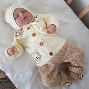 Hand Knit Newborn Outfit | Unisex Baby Clothes with Bear image 2