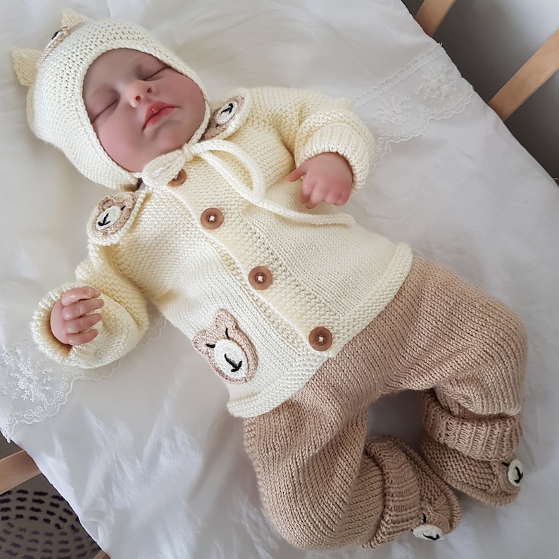 Hand Knit Newborn Outfit | Unisex Baby Clothes with Bear image 2
