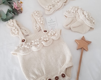 Ensemble 3 pièces en coton - Combi-shorts bébé fille - Combi-shorts d'été - Ensemble barboteuse, chaussons et bonnet - Combinaison sans manches - Robe crème pour bébé - Neuf