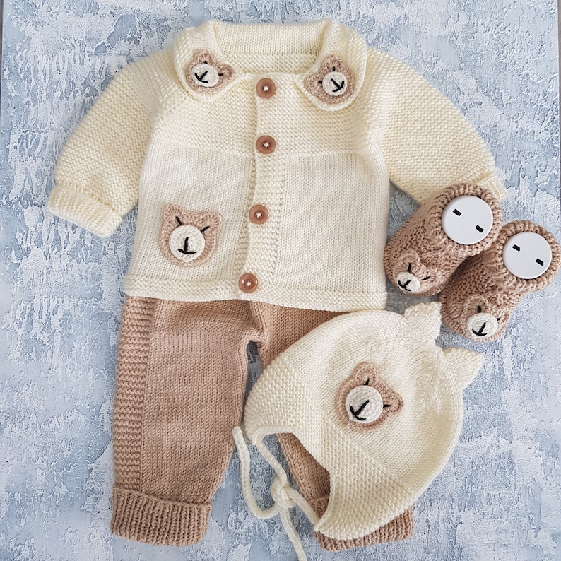 Hand Knit Newborn Outfit | Unisex Baby Clothes with Bear image 3