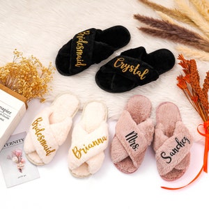 Pantoufle de mariée personnalisée Cadeaux de demoiselle dhonneur Douche nuptiale Mariage Demoiselle dhonneur Fluffy Bachelorette Hen Fluffy Slippers Bridesmaid Gift Set image 4