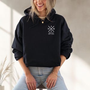 Sudadera con capucha para mamá con nombre y fecha de nacimiento. Regalo individual para el Día de la Madre. Regalo para ella. Sudadera con capucha personalizada para mamá. Regalo por nacimiento.