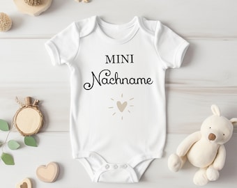 Schwangerschaft verkünden Body.Schwangerschaftsankündigung Bodysuit.Mini Nachname Baby Ankündigung.Baby 2024.Baby Strampler Personalisiert.