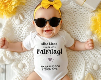 Eerste Vaderdag Baby Body Veel liefs van mama en mij! Perfect cadeau voor nieuwe vaders. Vaderdagcadeau mama en ik hou van je bodysuit