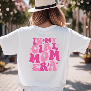 girl mom t-shirt
mädchenmama t-shirt
lustiges mama shirt
geschenk für mamas
geschenk für mädchenmamas
in meiner girl mom ära shirt
t-shirt für mamas