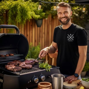 Zeitlose Vaterschaft:Personalisiertes Vater Shirt.T-Shirt mit dem Namen und Geburtsjahr des Kindes.Papa Geschenk.Papa Geschenkidee. Bild 5