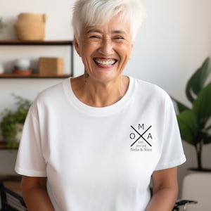 Tesoros familiares: Edición para abuelos. Camiseta personalizada en homenaje a un nieto. Idea de regalo para abuelos. Abuelos 2024. Abuelos 2025.