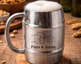 Personalisierter Bierkrug für Papa – hochwertiger Edelstahl-Bierbecher mit individueller Gravur. Das perfekte Geschenk zum Vatertag.