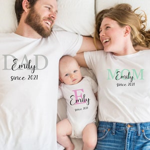 Tenue familiale ensemble assorti tenue maman papa et bébé tenue t-shirt famille t-shirt maman t-shirt papa et body bébé t-shirt enfant look partenaire image 3