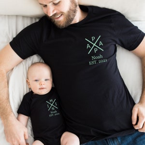 Traje de papá y yo. Camiseta personalizada para papá y body para bebé a juego. Regalo para el Día del Padre. Conjunto a juego de papá e hijo. Traje familiar. imagen 3