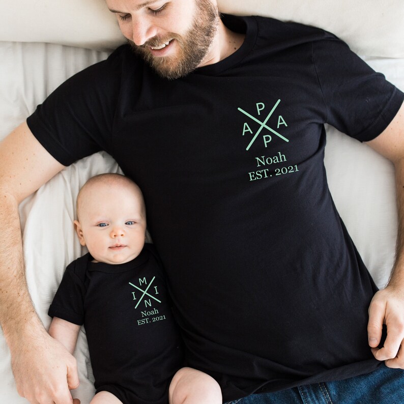 Papa et moi, une tenue. T-shirt papa personnalisé assorti et body bébé. Cadeau pour la fête des pères. Ensemble assorti papa enfant. Tenue familiale. image 3