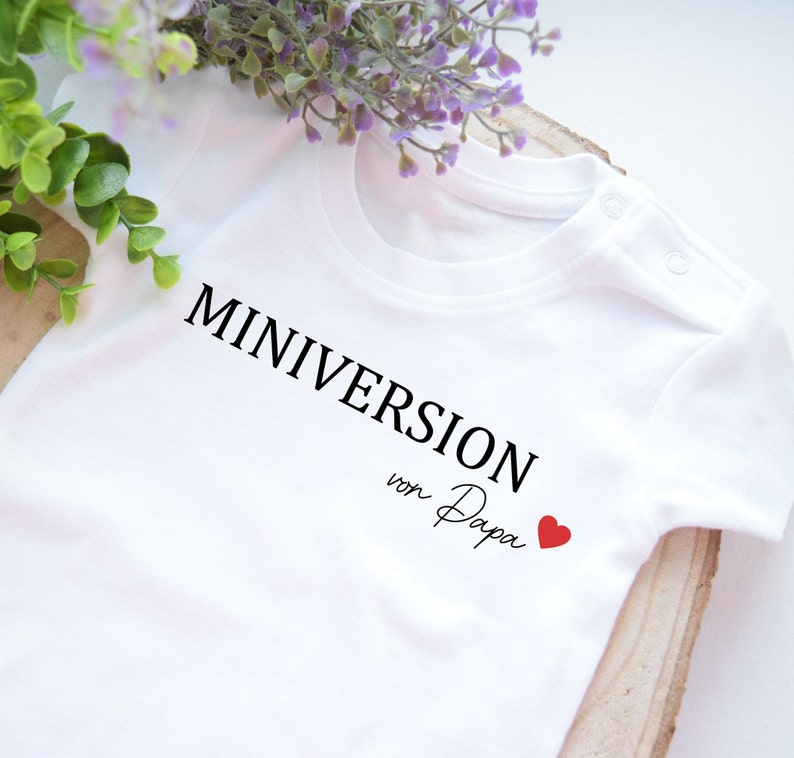 Baby Body MINIVERSION von Papa BabyBody Bodysuit Papa Geschenk Baby 2024 Vatertag Geschenkidee Mini Version Papa Baby Body Geburtgeschenk Bild 2