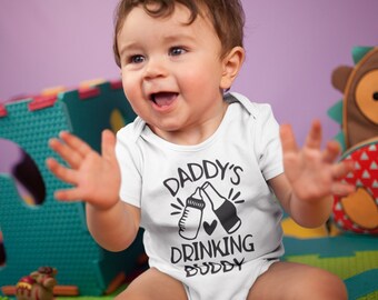 Baby Body Papa's Drinkin Buddy. Grappig babypakje. Grappig rompertje. Grappige babykleertjes. Grappig rompertje. Baby grappige kleding.