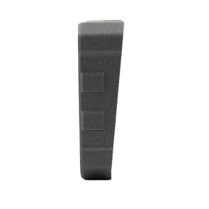 Peut inclure: Une bo&icirc;te noire rectangulaire rembourr&eacute;e de mousse avec une surface textur&eacute;e.
