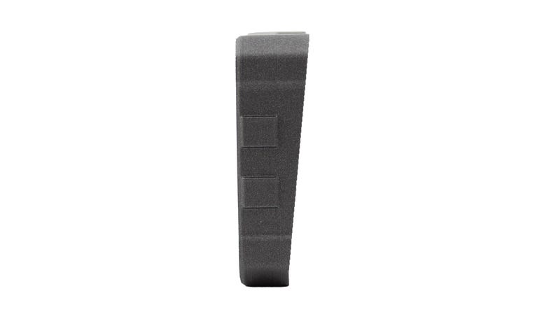 Peut inclure: Une bo&icirc;te noire rectangulaire rembourr&eacute;e de mousse avec une surface textur&eacute;e.