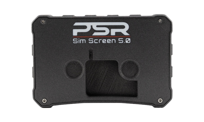 Peut inclure: Un appareil rectangulaire noir avec le texte "PSR Sim Screen 5.0" imprim&eacute; sur le devant. L'appareil comporte deux trous ronds sur le devant.