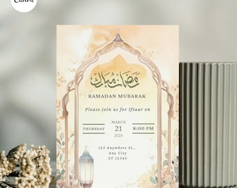 Könnte beinhalten: Eine Einladung zu einem Iftar-Dinner während des Ramadan. Die Einladung zeigt eine Aquarell-Illustration eines Bogens mit einer Laterne und floralen Details. Der Text lautet "Ramadan Mubarak" und enthält Datum und Uhrzeit der Veranstaltung: Donnerstag, 21. März 2024 um 20:00 Uhr. Die Adresse lautet 123 Anywhere St., Any City, ST 12345.