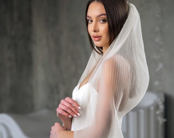 Pleated wedding veil, wedding veil with pleatede tulle, bridal pleated veil, cathedral fingertip minimalist veil, plain light ivory veil