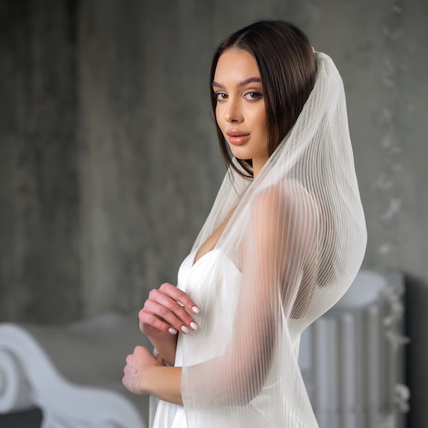 Pleated wedding veil, wedding veil with pleatede tulle, bridal pleated veil, cathedral fingertip minimalist veil, plain light ivory veil