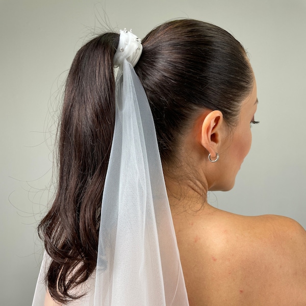 Wedding veil ponytail, simple bridal veil, dovetail plain veil, fingertip veil, veil wedding, Ivory bridalveil, bridal ponytail veil