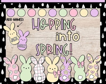 Könnte beinhalten: Ein Klassenzimmer-Bulletin Board mit einem Holzmaserungshintergrund und dem Text "Hopping into Spring!" in bunten Buchstaben. Das Board ist mit pastellfarbenen Kreisen und Bildern von pastellfarbenen Hasen mit verschiedenen Mustern verziert.