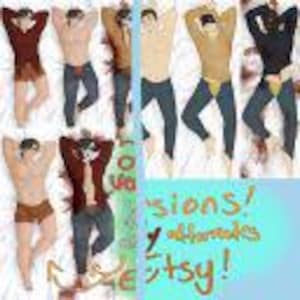 Puede incluir: Fundas de almohada corporal con varias figuras masculinas con diferentes atuendos. Las figuras están tumbadas sobre una superficie blanca. Los atuendos incluyen camisas, pantalones cortos y vaqueros. El texto "Love Visions!" y "Etsy!" es visible.