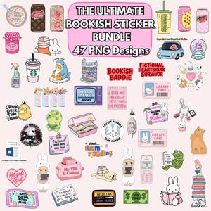 Puede incluir: Una colección de 47 diseños de pegatinas digitales con varias ilustraciones que incluyen conejos, libros, alimentos y frases como THE ULTIMATE BOOKISH STICKER BUNDLE, BOOKISH BADDIE y FICTIONAL HEARTBREAK SURVIVOR sobre un fondo rosa claro.