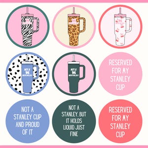 Könnte beinhalten: Neun kreisförmige Designs mit isolierten Bechern mit Griffen und Strohhalmen. Die Becher haben verschiedene Muster, darunter Zebrastreifen, Leopardenmuster und Kirschen. Einige Designs enthalten den Text "NOT A STANLEY" und "RESERVED FOR MY STANLEY CUP."