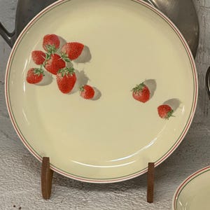 Vintage MCM Strawberry Shortcake set of 4 dessert plates cavett Shaw tableware vintage plates kitchen decor gift idea home kitchen decor