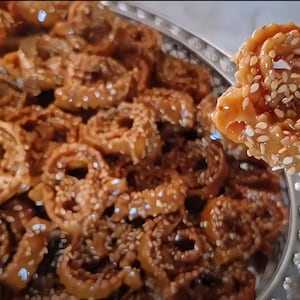 Chabakia 1 kg 2.1lbs Moroccan Authentic Handmade Moroccan Pastry with Honey Infused with Sesame Seeds, Ideal for Ramadan and Weddings.