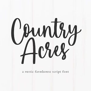 Puede incluir: Country Acres, una fuente de estilo rústico de granja. La fuente está escrita en estilo cursivo con un color negro.