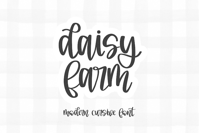 K&ouml;nnte beinhalten: Ein wei&szlig;er Aufkleber mit den Worten "daisy farm" in einer modernen Schreibschrift. Der Text ist dunkelgrau, mit den Worten "modern cursive font" in einer kleineren Schrift darunter.