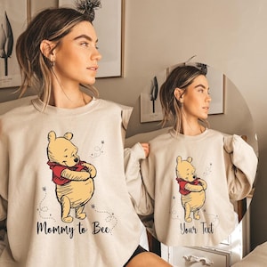 Camiseta personalizada de Winnie The Pooh &quot;Mamá a Abeja&quot;, sudadera &quot;Mamá a Abeja&quot;, camiseta &quot;Mamá a Abeja&quot;, camiseta &quot;Papá a Abeja&quot; y camiseta de embarazo de Disney.