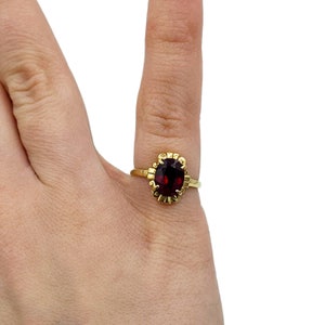 Vintage 10k gold and garnet ring image 6