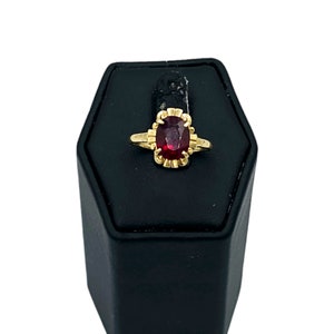 Vintage 10k gold and garnet ring image 2